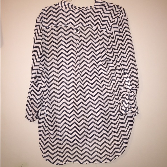 🛍🧥 Tacera Black and Tan Blouse🧥 - Picture 3 of 3